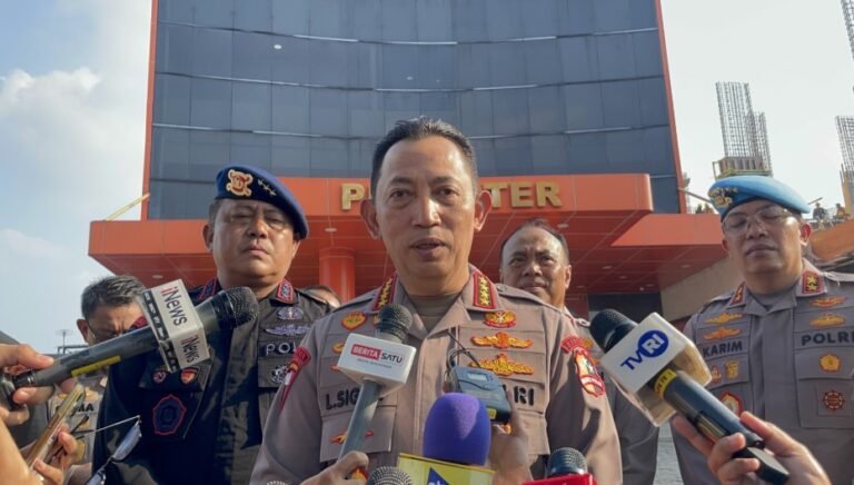 Soliditas TNI Polri Berhasil Hentikan Aksi Anarkis di Berbagai Daerah