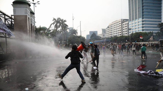 Sinergitas TNI Polri Hadang Upaya Perusuh dalam Aksi Anarkis